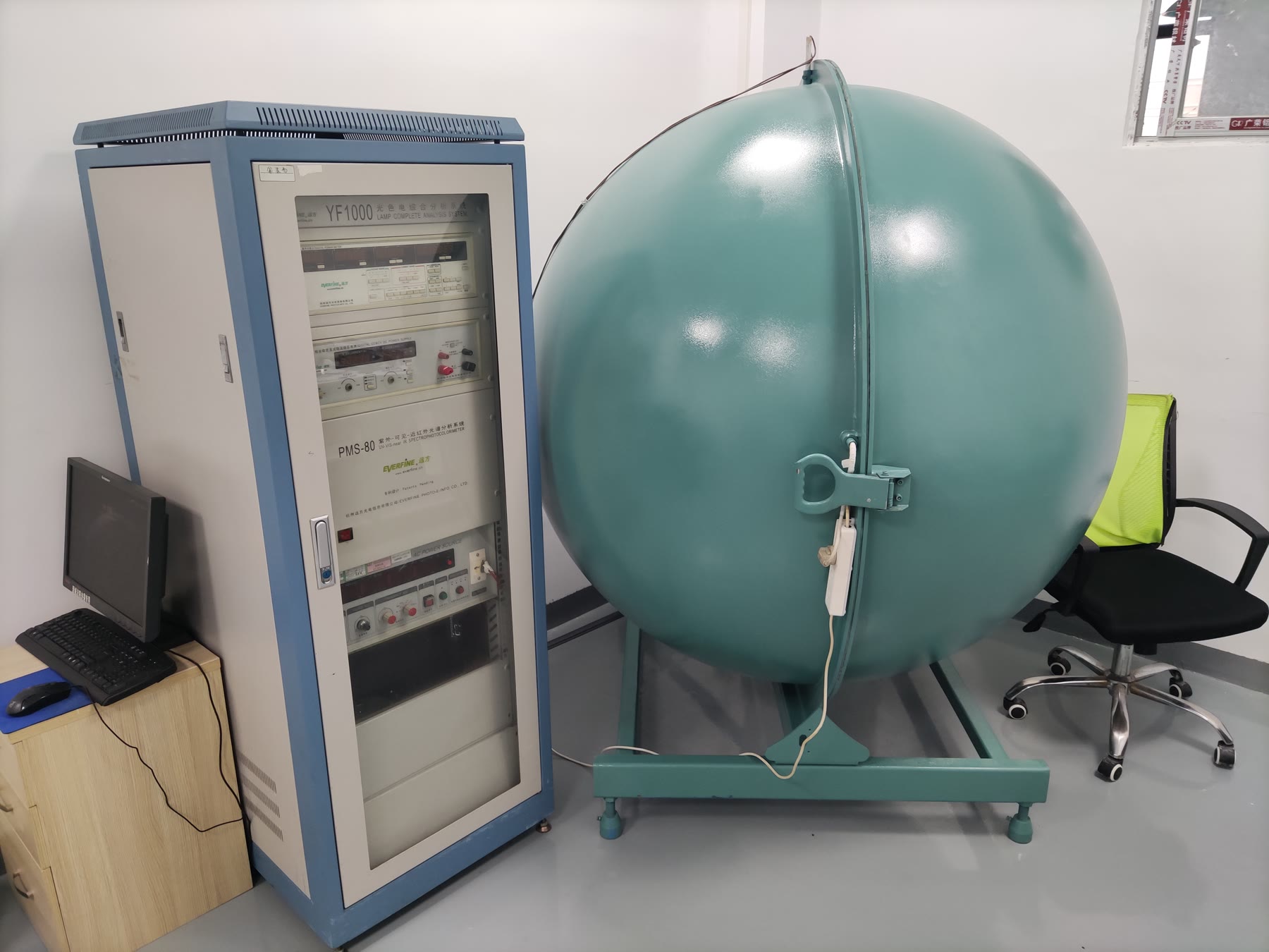 Integrating-sphere test setup in the documented testing area